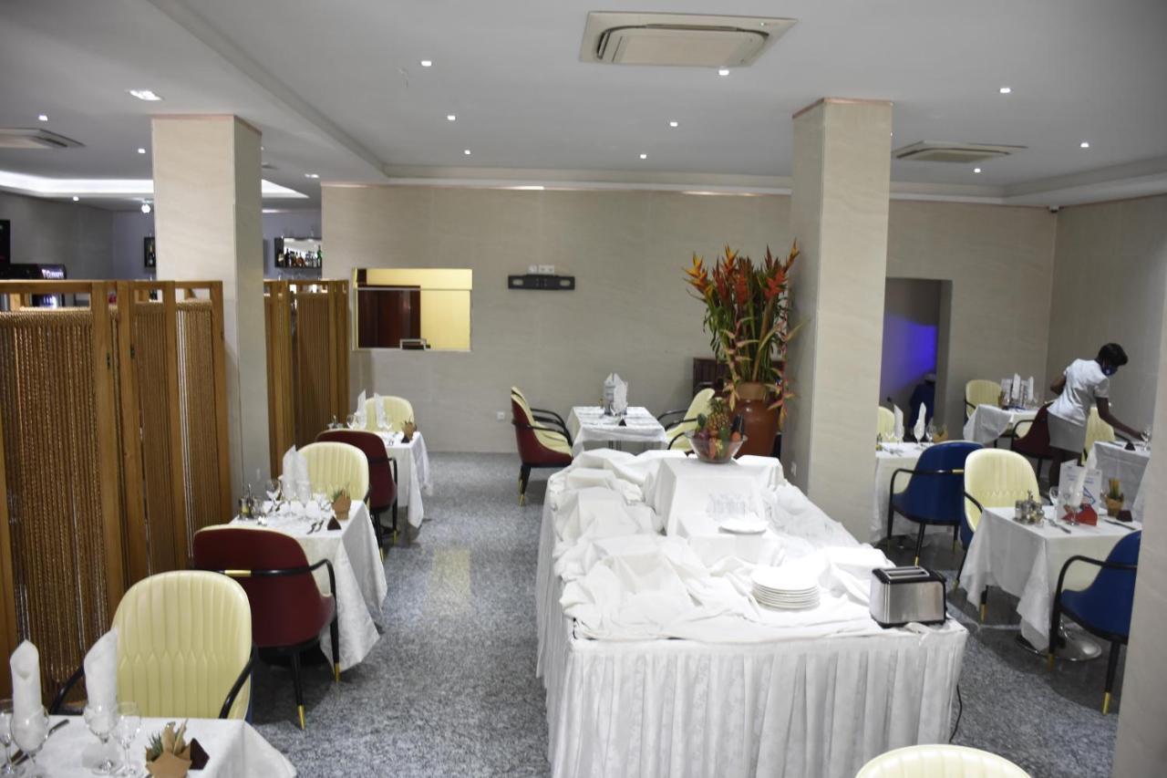 Hotel Royal Palace Douala Exterior foto
